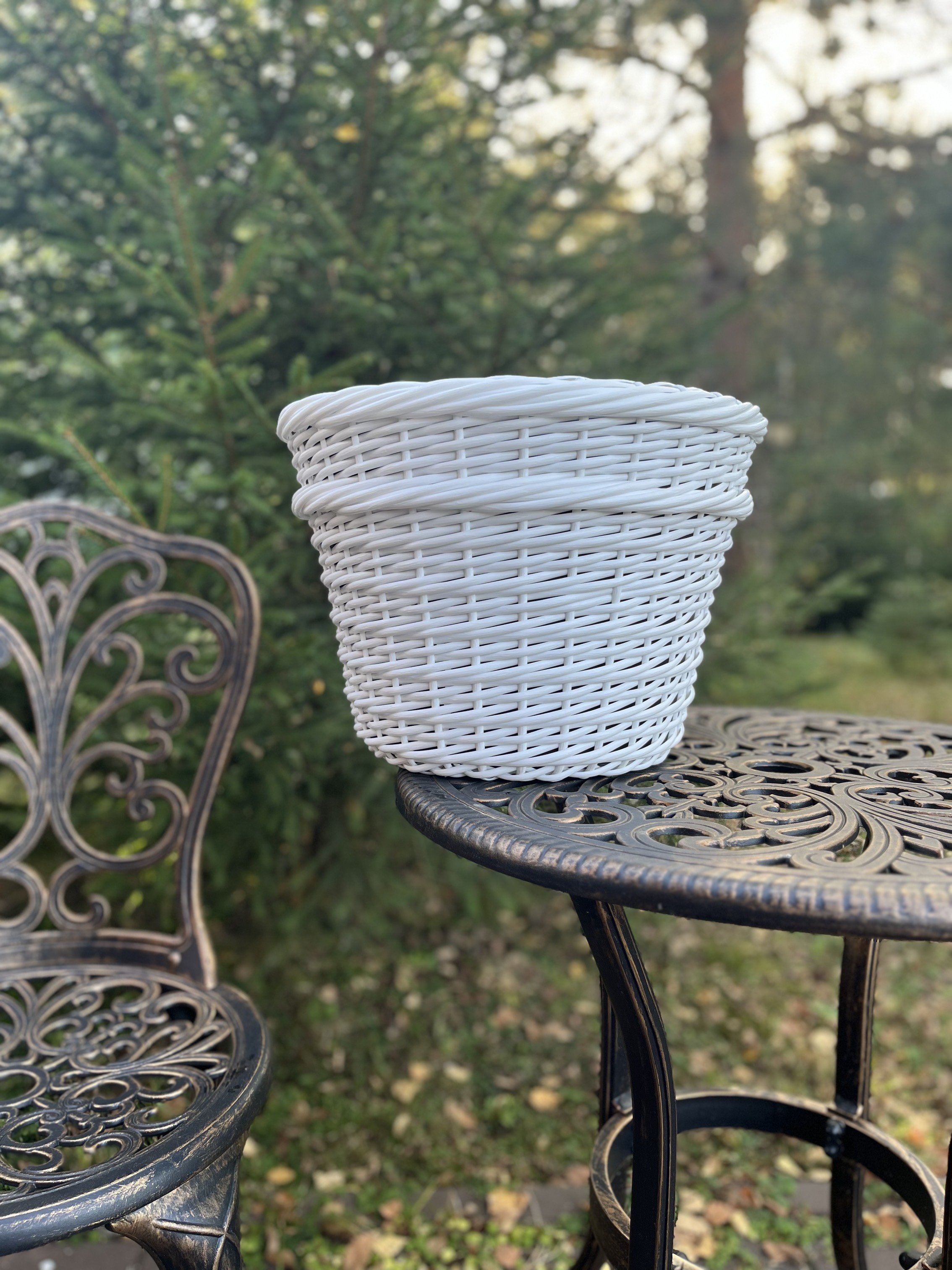 Кашпо из искусственного ротанга белый дерево 20 литров