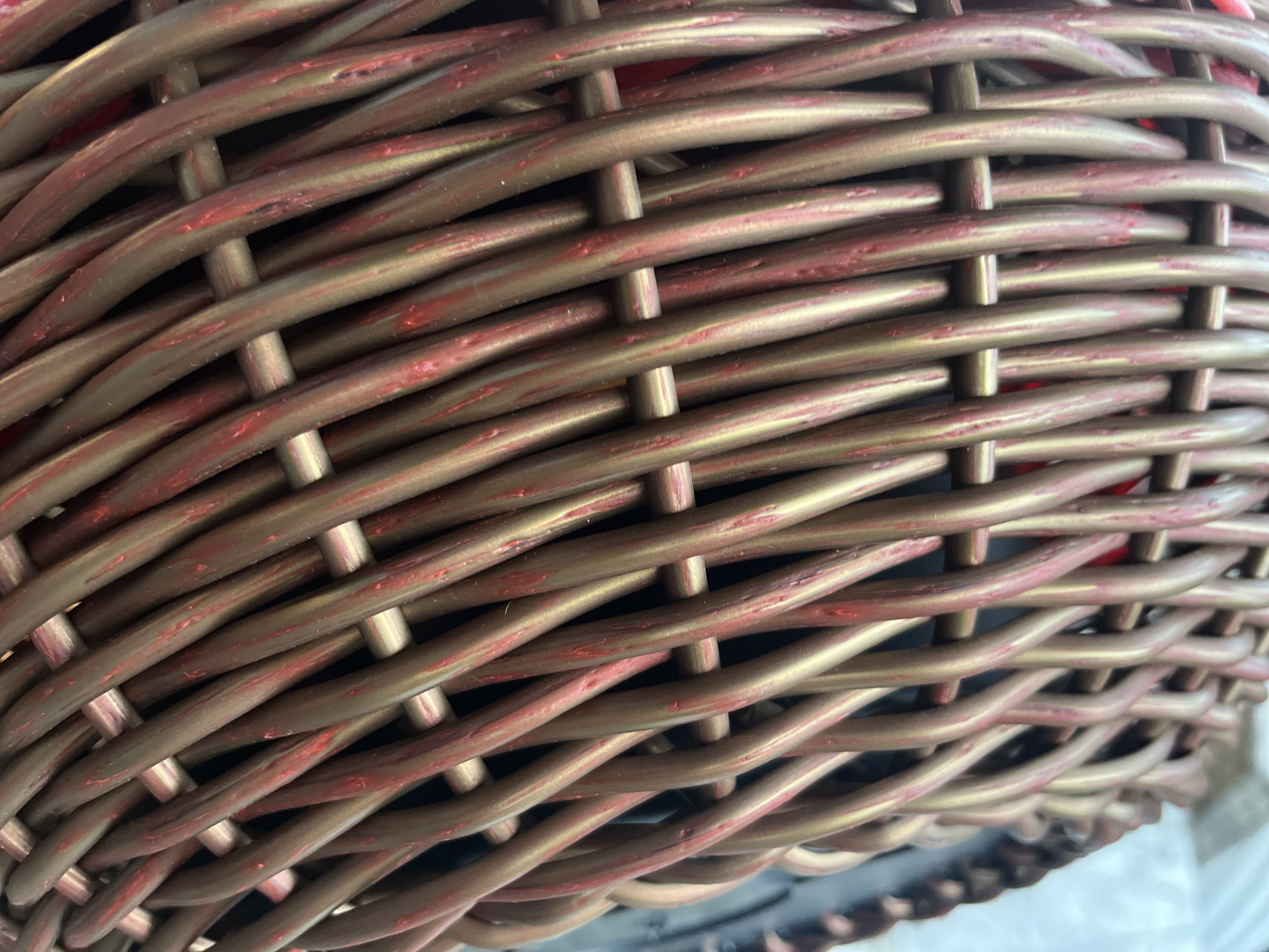 Кашпо из искусственного ротанга двухцветное бургунди 16л