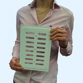 165х240 Решетка белая металлическая с жалюзи (задвижкой)