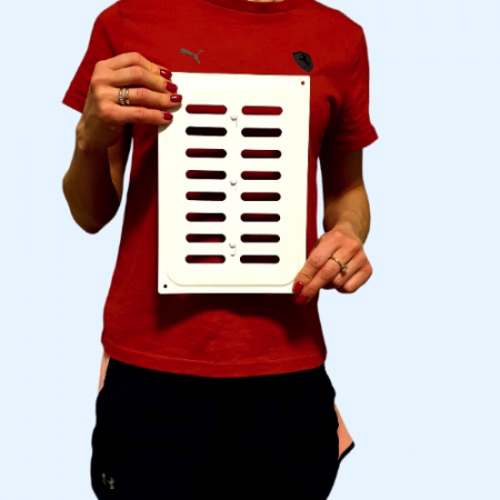 165х240 Решетка белая металлическая с жалюзи (задвижкой)