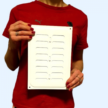 165х240 Решетка белая металлическая с жалюзи (задвижкой)