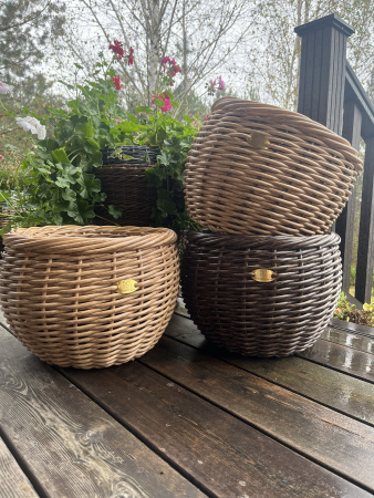 Кашпо шар из искусственного ротанга темный орех 12 литров