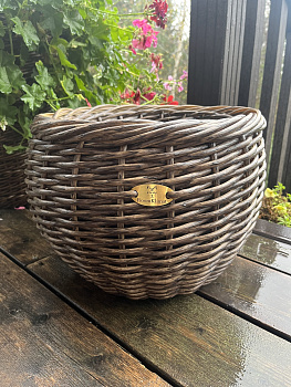 Кашпо шар из искусственного ротанга темный орех 12 литров