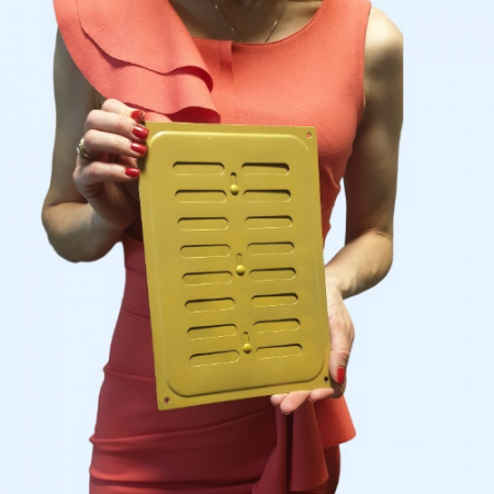 165х240 с задвижкой золото Решетка вентиляционная металлическая