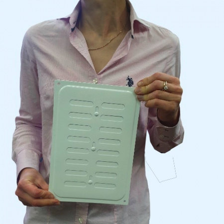 165х240 Решетка белая металлическая с жалюзи (задвижкой)